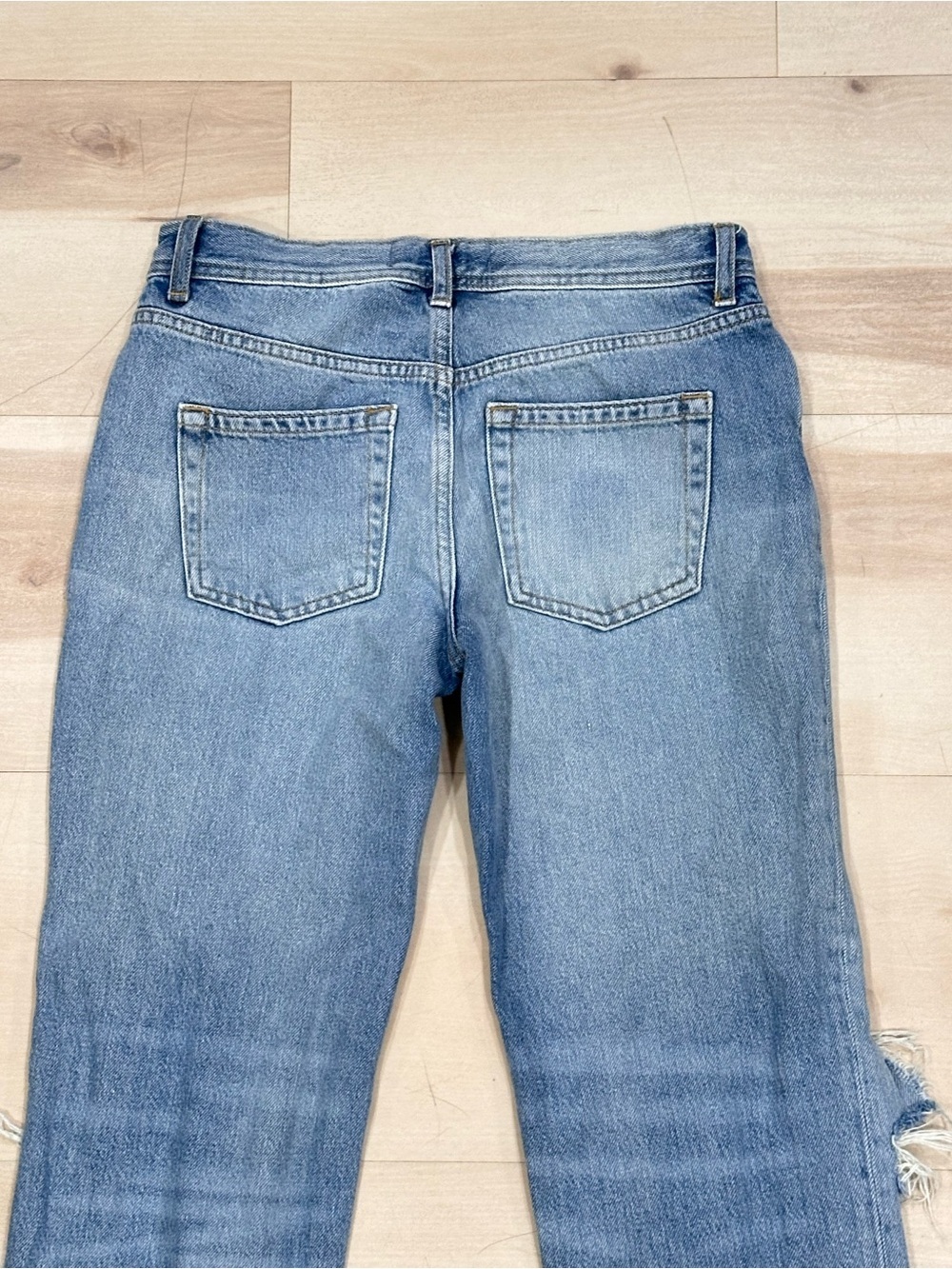 We The Free Maggie Straight Jean Light Stone
Free People Sz 26 Distressed - Picture 8 of 16
